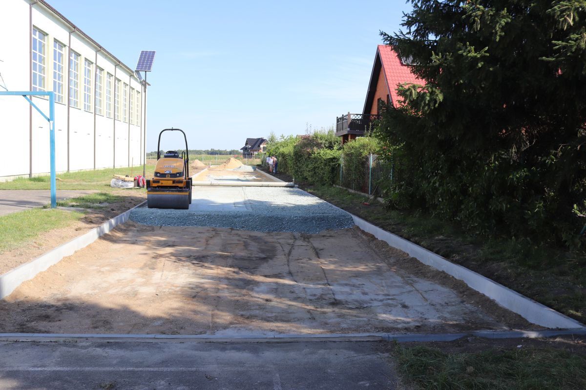 Budowa bieni lekkoatletycznej przy Szkole Podstawowej w Rzgowie