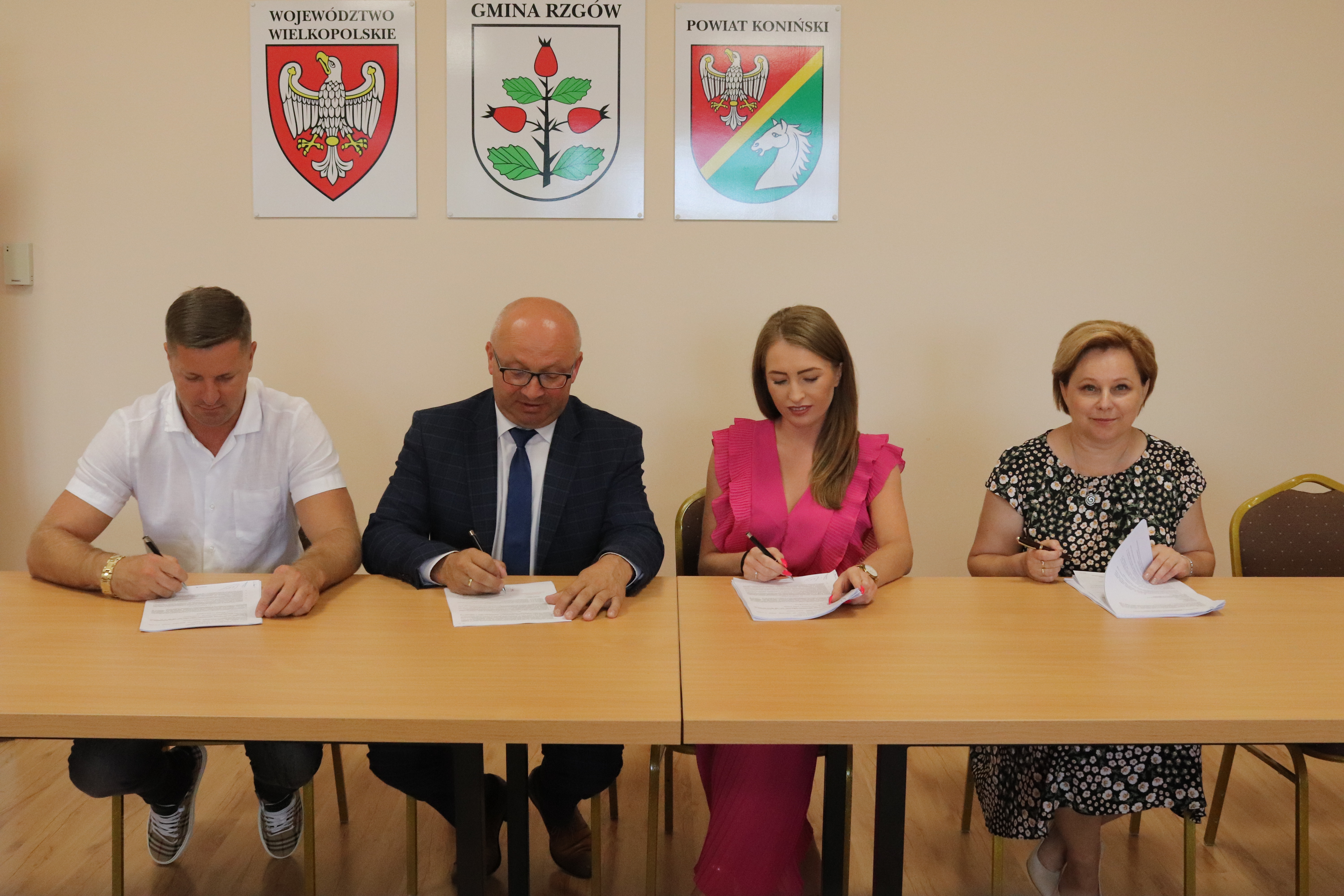 Podpisanie umowy na realizację zadania pn. Wykonanie kanalizacji sanitarnej w miejscowościach: Grabienice, Rzgów Drugi