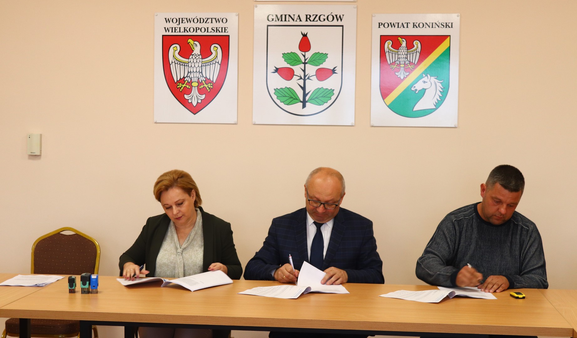 Podpisanie umów na przebudowę dróg w miejscowościach Wojciechowo i Kurów