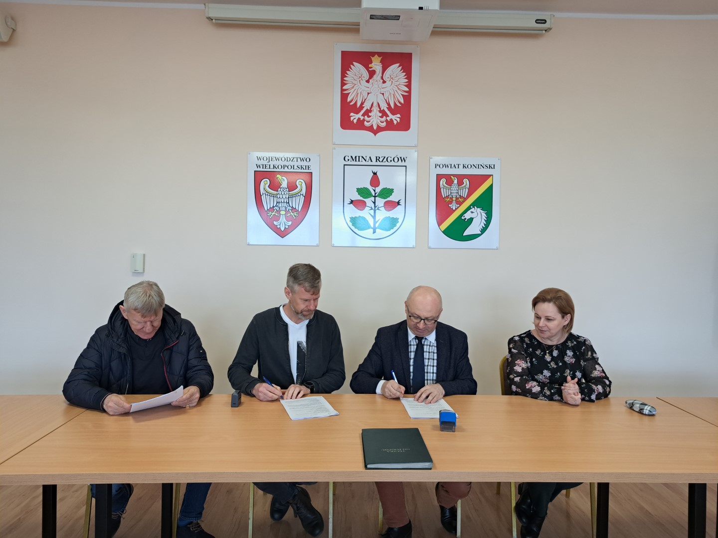 Podpisanie umowy na termomodernizację budynku użyteczności publicznej w Rzgowie.