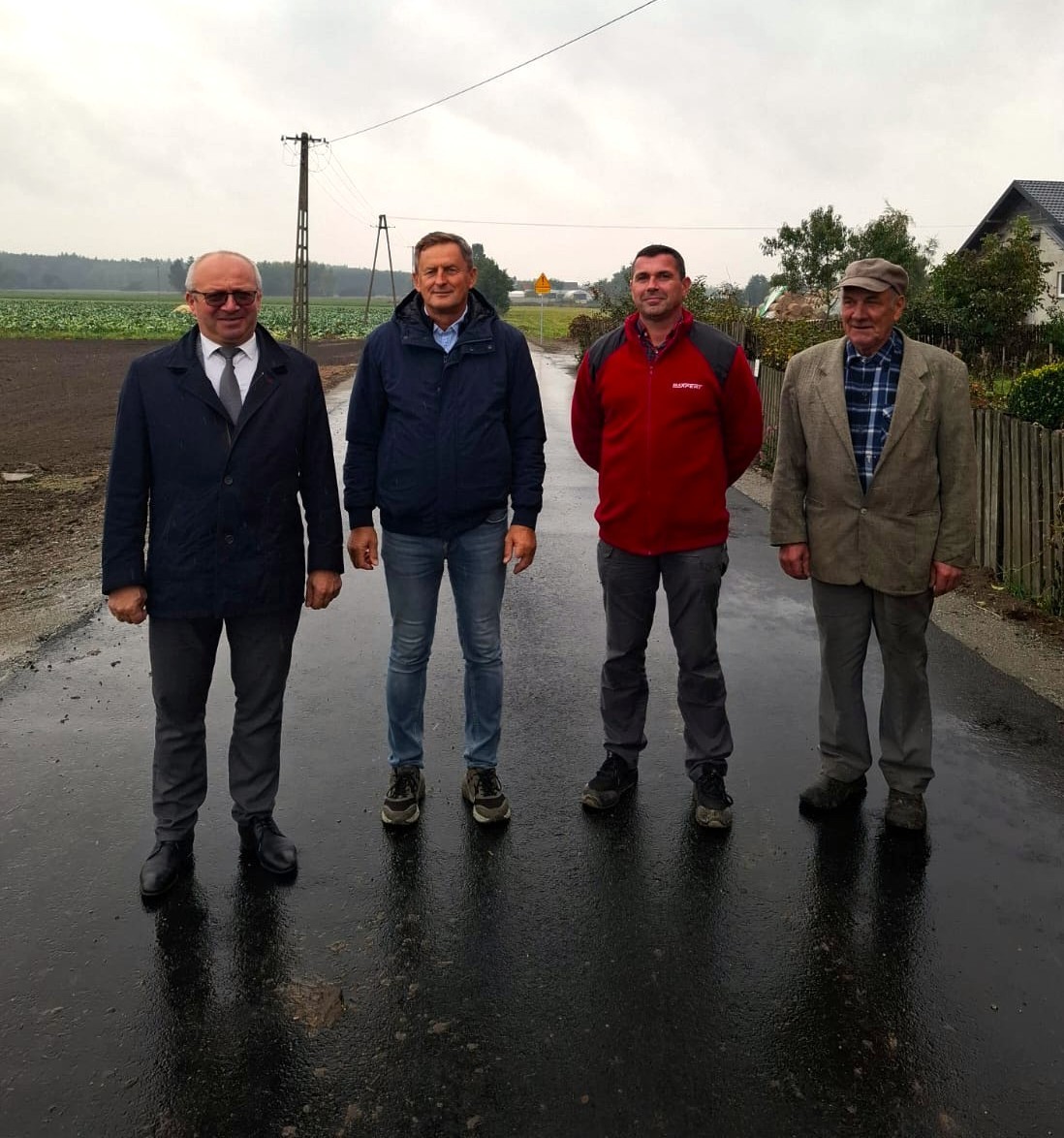 Zako�czono przebudow� drogi gminnej w miejscowo�ci B�onice.