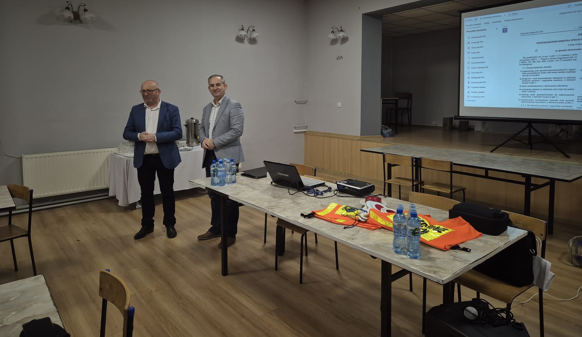 Szkolenie z zakresu kierowania ruchem drogowym dla stra�ak�w OSP z Gminy Rzg�w